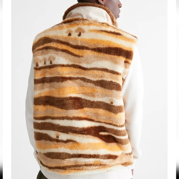Urban Outfitters Without Walls Cozy Fleece Mushroom Vest Size XL NWT - Picture 2 of 16